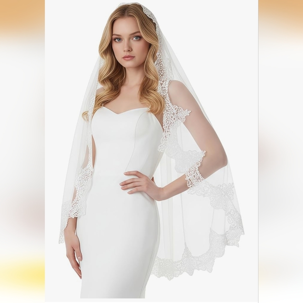 Elegant Off White Lace-Edged Bridal Veil